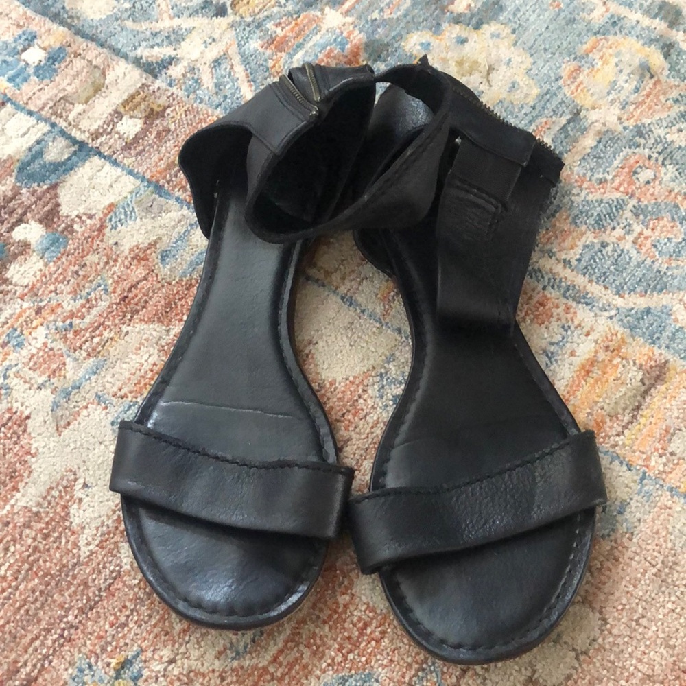 FRYE black leather sandal with zip ankle strap